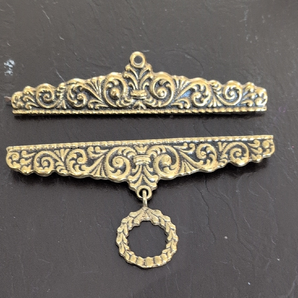 Vintage Gold Ornate Brooch